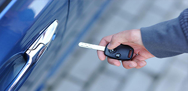 望谟李文锁城开锁公司汽车钥匙锁在车里了怎么办？如何开汽车锁